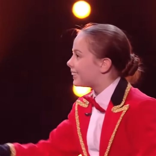 OMG Golden Buzzer Performance | Alyssa Jones