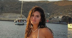 Maisa Silva aposta em biquíni fininho e rouba a cena em praia: 'Cresceu bem'
