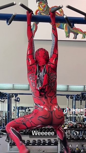 Professional Spider-Girl Performs Amazing Stunts