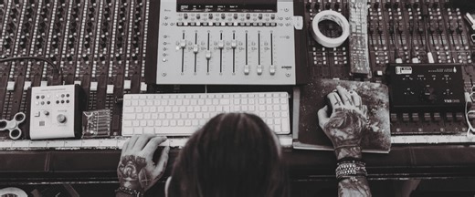 Personne n'arrive à savoir d'où sort cette mystérieuse chanson et tout internet mène l'enquête