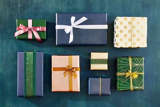 How to Wrap Gifts Like a Pro