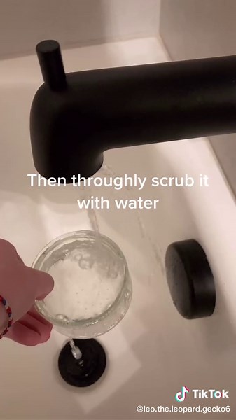 Daily Cleaning Routine for Leopard Gecko Enclosure
