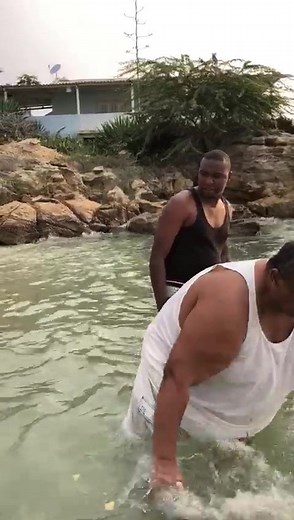 Actual PCA do Porto do Lobito em rituais estranhos de proteção! | CAMUNDA_BreakingNews