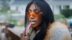 Aya Nakamura de retour avec le clip de "Chimiyé" après des mois d'absence