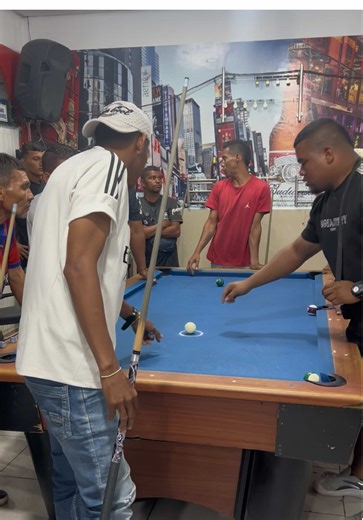 En este reto solo tendrán 3 lanzamientos para ganar 🎱 #pool #8ballpool #billiards #8ballpoolchallenge #billardstrickshot