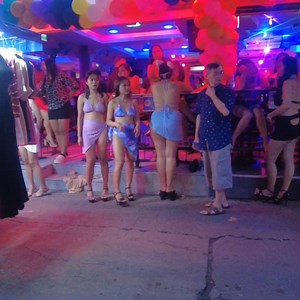 SOI 6 IS AMAZING PLACE FOR FUN 🇹 | Explorer Guru