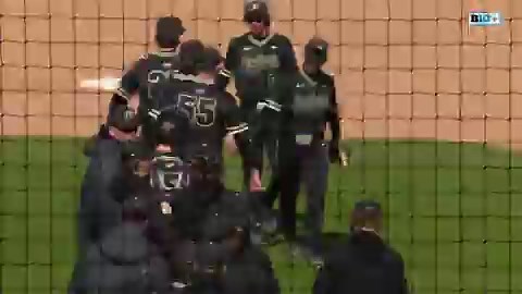 The scene at Alexander Field as Jake Kramer finishes off a scoreless 9th with a strikeout to close out a 10-5 victory & series win vs Illinois. #BoilerUp Boilermakers improve to 9-4 at home & have won 2 of 3 each of last 4 weekends.