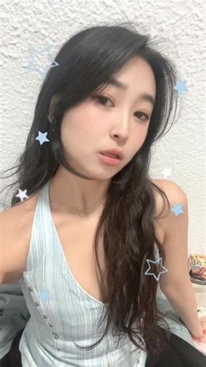 我应该多给你拥抱 天下没有不散的宴席😭#温柔欧尼 #露肩吊带 #180大帅哥 #dtmf #badbunny