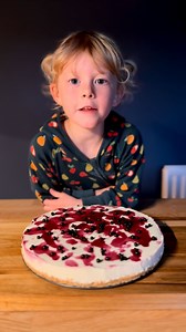 On our last daddy-daughter day, Sybbie 👧🏼 The Foraging Princess 👑 elected to do some baking! So daddy channeled his inner @damemaryberry to help Chef Sybbie 👩‍🍳 conjure up an elderberry cheesecake! 🍰 Ingredients Biscuit Base - 300 g digestives - 150 g unsalted butter Cheesecake Mix - 750 g full fat cream cheese - 100 g icing sugar - 1-2 tsp vanilla extract - 300 ml double (heavy) cream Elderberry Coulis Topping - 2 x Handfuls of elderberries - Sugar to taste 🥼Sybbie’s fruit onesie by @lit