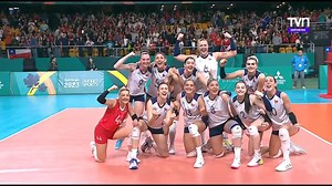 El punto decisivo de la victoria de 3-0 de Chile sobre Colombia, en el Vóleibol Femenino de Santiago 2023. Es el primer triunfo de nuestro país en esta disciplina, a nivel panamericano, donde las nacionales nunca habían competido. Y la pintanina Carla Ruz es parte de este resultado histórico. ¡Grande! | Claudia Pizarro
