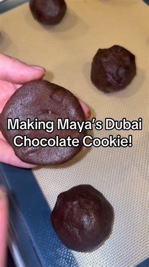 The creation of Maya’s Dubai Chocolate Cookie! #cookiesdemaya #cookies #asmr #baking #cookiebusiness #chocolate #satisfying #food #dubai #dubaichocolate | Cookies de Maya | Facebook