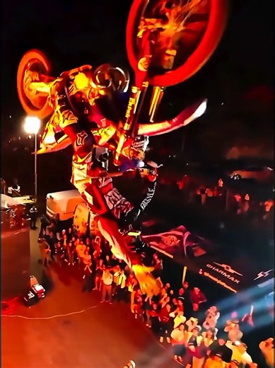FMX Moments 8K: She Asked for Her Favourite Trick — He Delivered