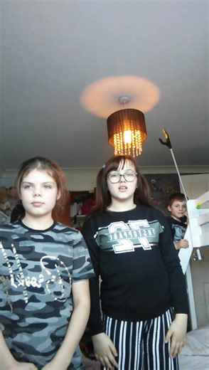 my brother got in the back. im on the left@lara_chxmbers