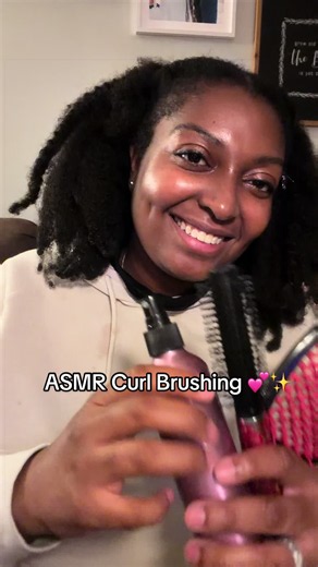 ASMR curl brushing your hair 💕✨ #pinkasmr #tingles #satisfying #brushingsounds #relaxing