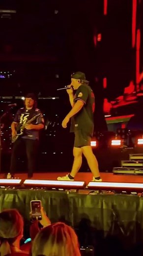 Morgan Wallen performs “Been By Now” live for the very first time!