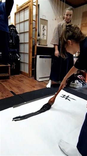 Samurai Calligraphy: "Family Bonds"—The Single-Character Ceremony #kanji #brush #shodo