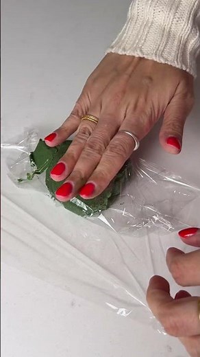 How to freeze and store leftover icing #cake #buttercream #cakedecorating