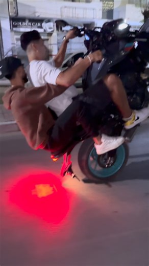 Yassine Hleili on Instagram‎: "5amsa w 5mis 😂🤫 #yamaha #mt07 #💙 #fypシ❤️💞❤️ #fypage #شعر"‎