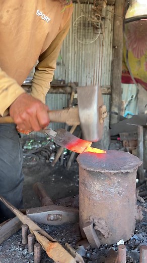 Forging tang #fastworkers #metalworks #knife #techniques #handmade #amazing #howto | METAL WORKS