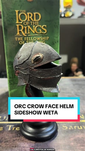 Casco con cara de cuervo de un orco u Orc crow face helm de la serie de cascos en miniatura escala 1:4 de Sideshow Weta, año 2001 por el artista Shaun Bolton. #lordoftherings #elseñordelosanillos #tolkien #mordor #sauron