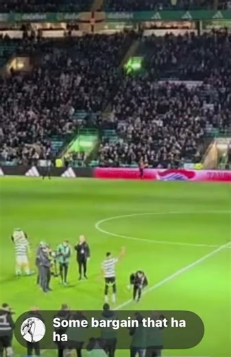 Alex oxalade-chamberlain unveiled before Dundee game #hh #football #ynwa