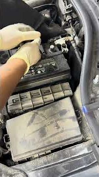 How to quickly Replace a Car Battery ⚡ (Easy DIY Tutorial)