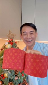 冬至快乐！❤️My Christmas Bake this week is Mini Italian Panettone! Really challenging and testing my patience 😆( or my lack of😆) here’s the recipe that i found online and should you decide to attempt this…may the force of Mamamia be with you!!😆 The night before.. make the starter dough using 2g of instant yeast,60ml of warm water,90g of bread flour mix well , knead well then cover it and rest the dough overnight in the fridge Day of Bake!😅 Please use a mixer if not.. u r in for a really good work
