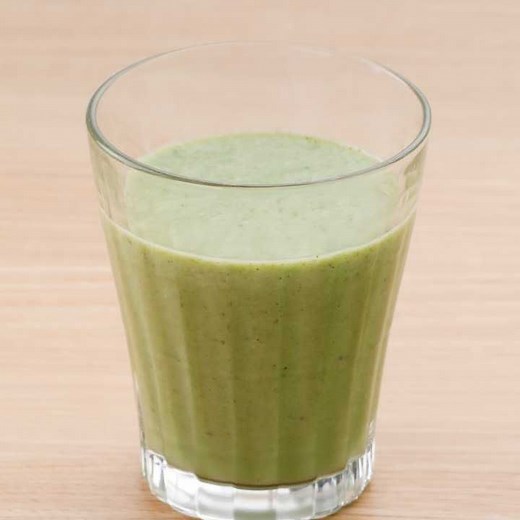 朝ごはんにオススメ♪ バナナと小松菜のスムージーのレシピ動画・作り方 | デリッシュキッチン