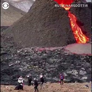 VOLCANO VOLLEYBALL: A group of spectators decided to play an impromptu game of volleyball in front of Iceland's Fagradals Mountain volcano — as it spewed lava for the first time in 6,000 years. https://cbsn.ws/3foBxCY | CBS News
