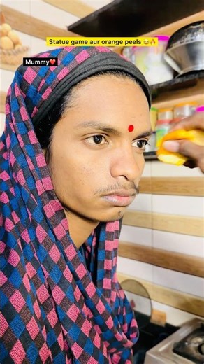 Santre ke chilke aur chota bhai🍊🔥| Indian family😂|| #shorts #indian #relatable #orange #comedy