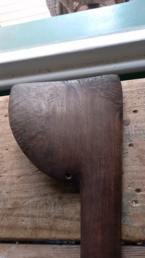 Layton Robertson on Instagram: "Stone tooled Kanuka Tewhatewha. 127cm Fire hardened and burnished with Pounamu. Made from a section of the rakau where the putake (buttress root) forms the Rapa (striking head) Commission for the Rangatira @isaiah_apiata . .#artistsoninstagram #tewhatewha #traditionalmaori #traditionalwoodworking #maoriweapons #maoricarving #whakairo #indigenousknowledge #mahitoi #maori #ngapuhi"