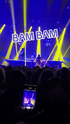 Captivating vibes at the Khruangbin concert, as the crowd sways to the iconic 'Bam Bam' by Sister Nancy. 🎶✨ Mesmerizing lights and electric atmosphere! ⚡️ #Khruangbin #BamBam #LiveMusic #fyp