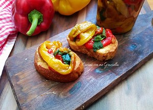 La conserva che stavi aspettando 😍quella di peperoni arrostiti sott'olio 😍 un contorno già pronto all'uso che potrai utilizzare per tantissime preparazioni! Vuoi preparala con me ? Trovi al Ricetta scritta e le dosi qui 👇 https://cucinaconmegraziellaeraffaele.it/conserva-di-peperoni-arrostiti-sottolio/ | Cucina con me Graziella