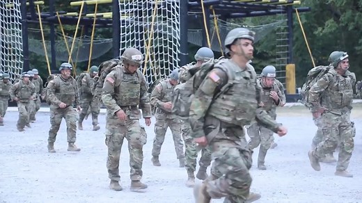 #motivationmonday💪 🚁🦅 **Air Assault School Prep Tips from Spc. Jaquavious Davis, a radio equipment repairer (94E), assigned to Bravo Company "Badgers", 101st Division Sustainment Troops Battalion, 101st Division Sustainment Brigade, 101st Airborne Division "Air Assault"** "Ready to tackle Air Assault School? Here’s some advice from Spc. Jaquavious Davis: 1. **Stay Fit**: Make sure your physical fitness is top-notch—running, rucking, and strength training are key- Attend the Air Assault Prepar