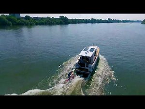 Nimbus 305 Coupé Wakesurfing