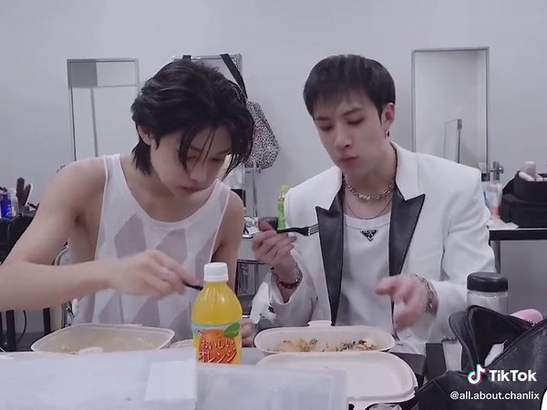 Tasty Souffle Cake and Egg Souffle: Bangchan and Felix Enjoy a Delicious Meal Together