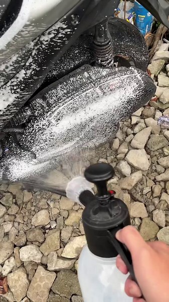 Foam Pump Sprayer for Effective Car Washing