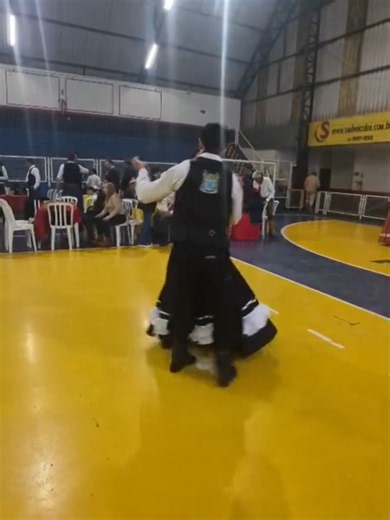 Baile de Chamamé e Dança Gaúcha: passos de prenda e peão