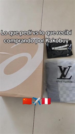 Haul a Peru desde China por Kakobuy, demoró 19 días en llegar. Por encargo de un cliente pedí estas Asics Gel Kayano 14 en color Silver Black. Son del Batch ZC, el mejor para Asics por sus materiales y detalles. También pedí un Beanie de Louis Vuitton por $3 con materiales y empaque rebuenos. Por último, un brazalete de Lacoste, hecho de acero inoxidable, por $3, muy recomendado. Si también te interesa adquirir productos del mercado chino a precios bajísimos y con gran calidad, escríbeme un DM �