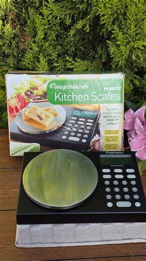 Toys/Scoter/Skate/Helmet/Cutlery/Eletrnics/Deco/Gumbt/Crocs/Gym | 🩸🩸SOLD🩸🩸 Weight Watchers digital kitchen scale used for weighing food and calculating Points values. Maximum Capacity: 3 kg... | Instagram