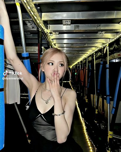 conyo girl kong gf #rosé