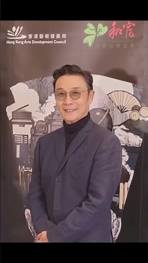 74岁#刘松仁 最新现身活动，三次饰演天地会总舵主，堪称陈近南专业户！娶小20岁泰国空姐，却选择了丁克，如今膝下无儿无女