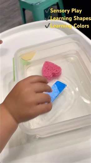Engaging Water #Sensory Play to #Learn Shapes and Colors