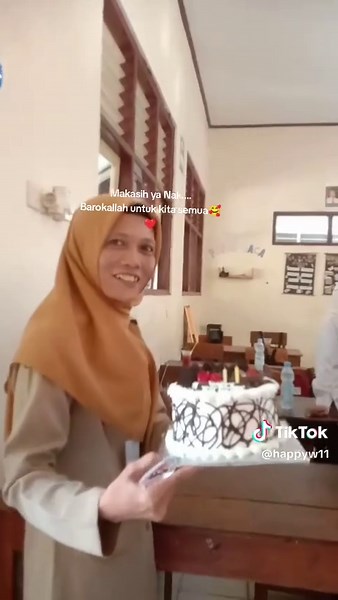 Happy (@happyw11)’s videos with suara asli - Happy