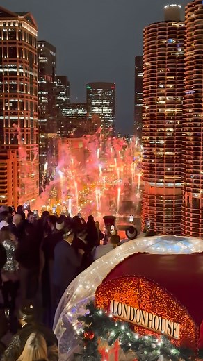 It’s official! Chicago will have fireworks for NYE 2026. And for the first time ever, “Dick Clark’s New Year’s Rockin’ Eve” will feature a live Central Time countdown from Chicago! This is what the fireworks looked like from our rooftop last New Year’s Eve 🤩 This year, we’re hosting two epic parties! One will be in our Grand Ballroom (with floor to ceiling windows overlooking the Chicago River) and one will be up at LH Rooftop (indoor/outdoor). All the details can be found on our website. londo