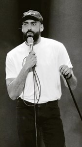 Mon plus récent spectacle est disponible gratuitement sur YouTube. Tu peux taper “Des putes et des voleurs” sur YT, ou checker les liens dans la bio. Tu peux aussi laisser un commentaire pis j’t’envoie le lien vers le show. | Adib Alkhalidey