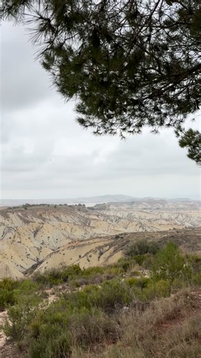 Turismo Alhama de Murcia on Instagram: "Descubre Gebas, un paisaje único donde la naturaleza y la cultura se unen. Te invitamos a una visita guiada por sus espectaculares badlands, su historia y su entorno natural. 📅 Domingo, 28 de diciembre 🕙 10:00 h ⏱ Duración: 2,5 horas aprox. 📍 Salida: Local social, junto a la Ermita de Gebas 💰 Actividad gratuita 📌 Reserva previa obligatoria. Plazas limitadas. Una experiencia para conocer y sentir uno de los paisajes más singulares de la Región de Murci