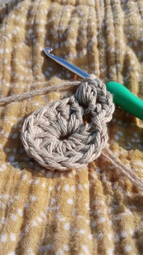 17 Seconds of Crochet Stop Motion #crocheting #grannysquare