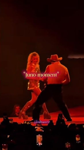 Sabrina Carpenter's Juno Pose Surprise! 🎉 #viral #concert