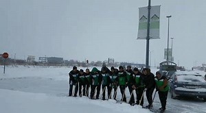 7.4K views · 405 reactions | Unde-s mulți puterea crește și zăpada nu sporește. :D | Leroy Merlin Romania | Facebook